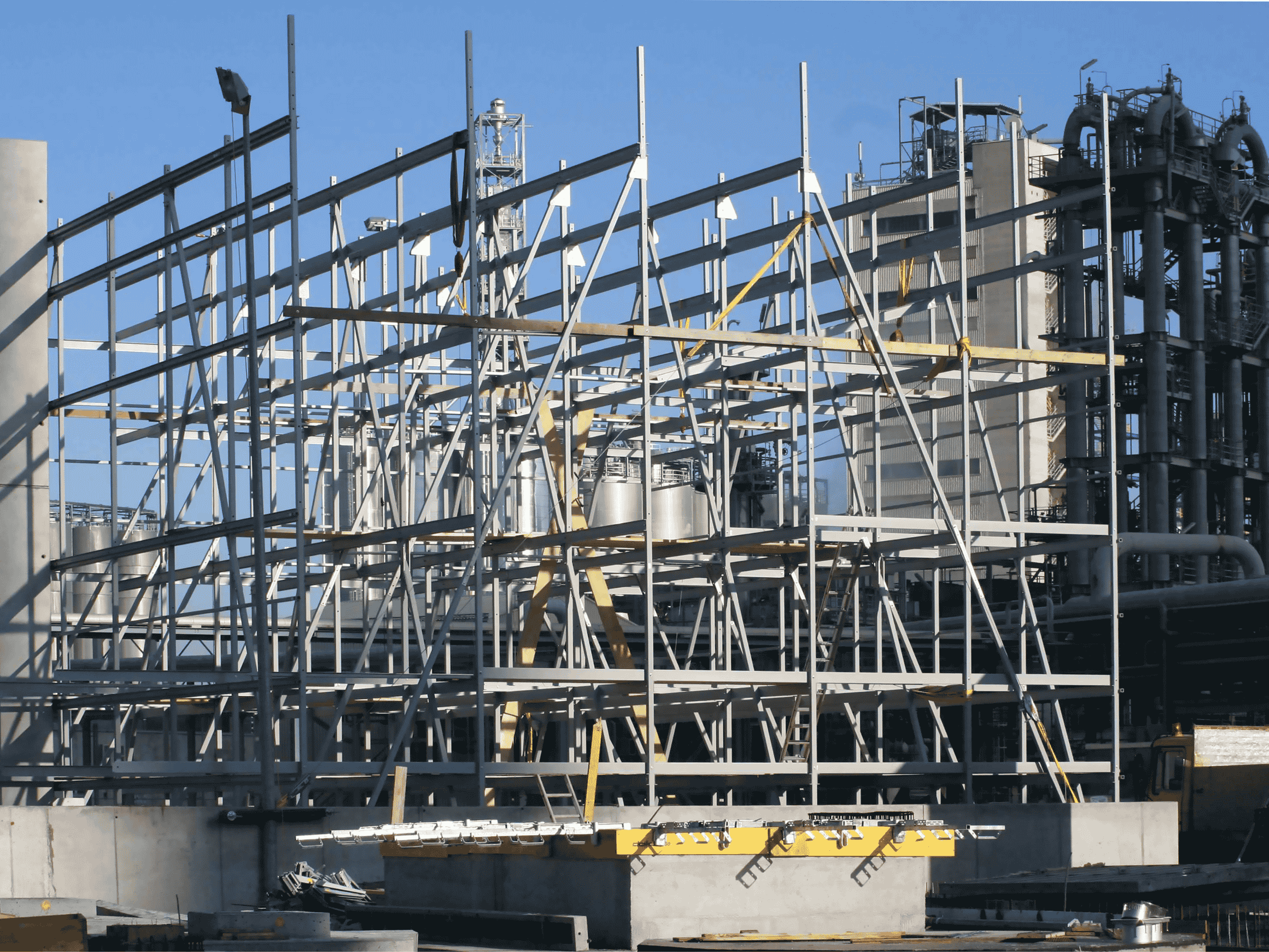 140 toneladas de perfiles estructurales, rejillas, etc. para una central eléctrica en Riga (Lituania)