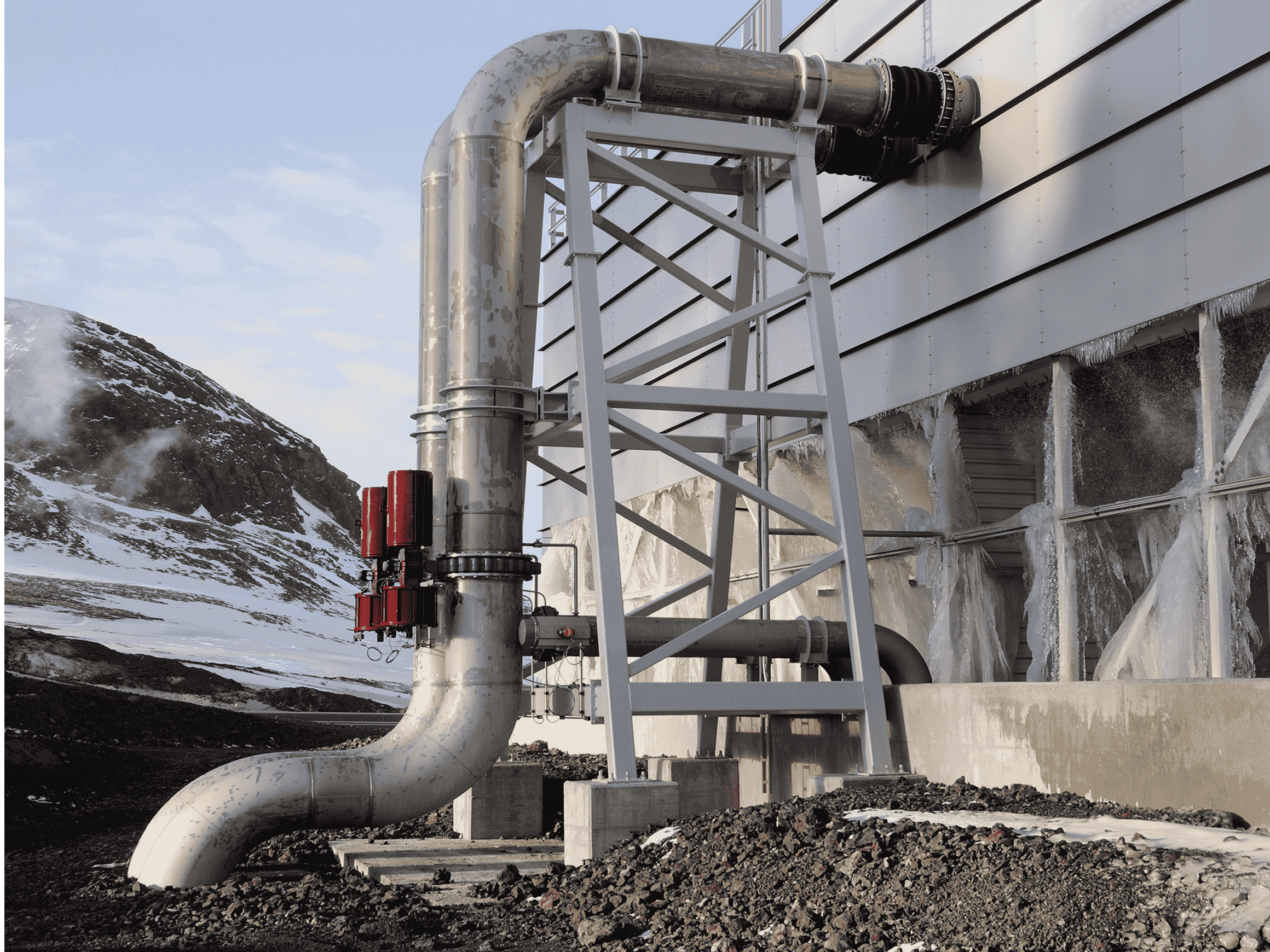 en la meseta de Hellisheidi, en el suroeste de Islandia.  Perfiles de torre de refrigeración de PRFV suministrados por Fibrolux