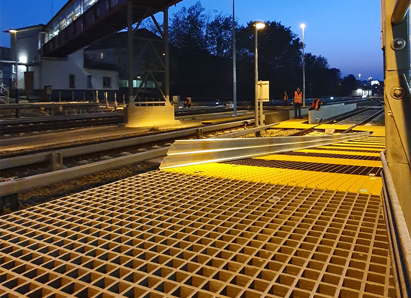 Caillebotis en PRV dans une installation ferroviaire