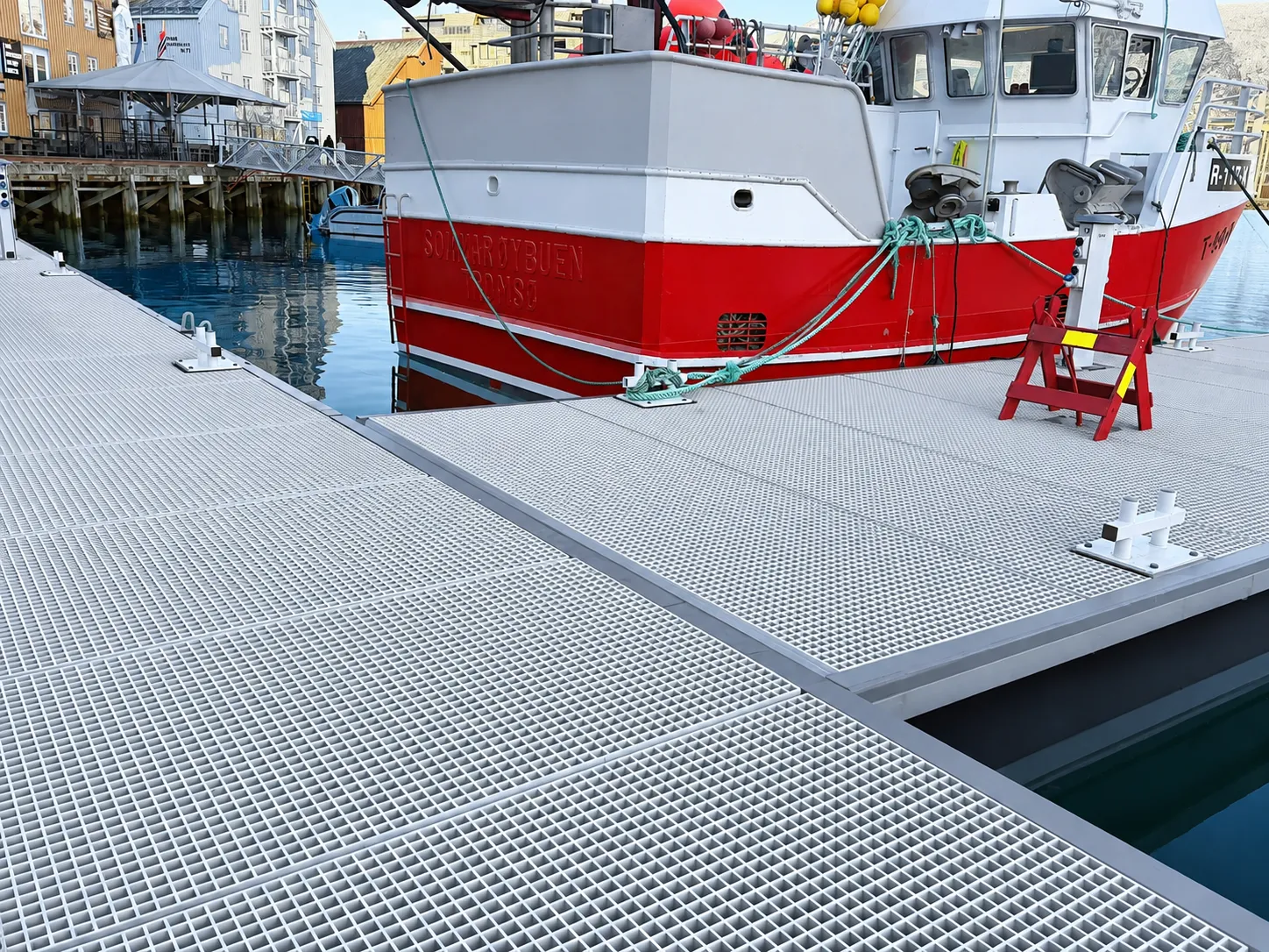 Boat jetty with GRP grating from Fibrolux