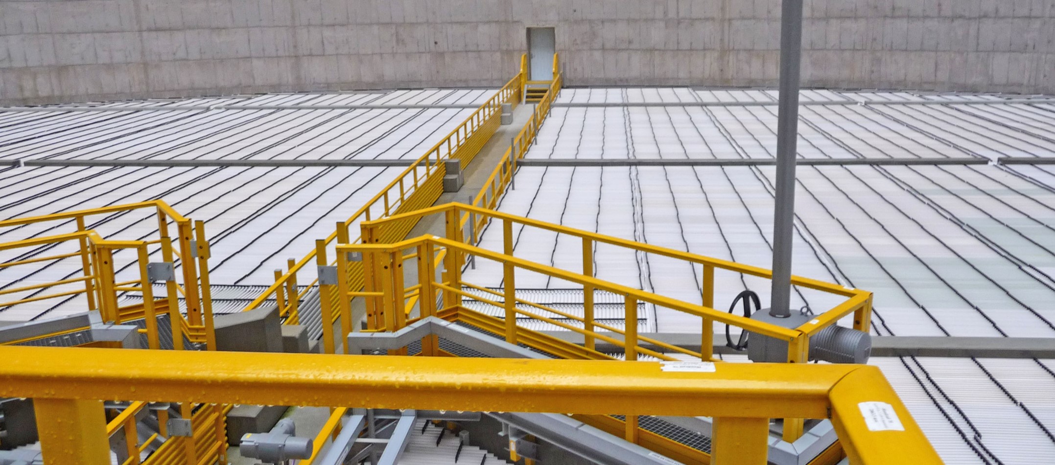 GFK Industriegeländer verbaut in einem Kühlturm 