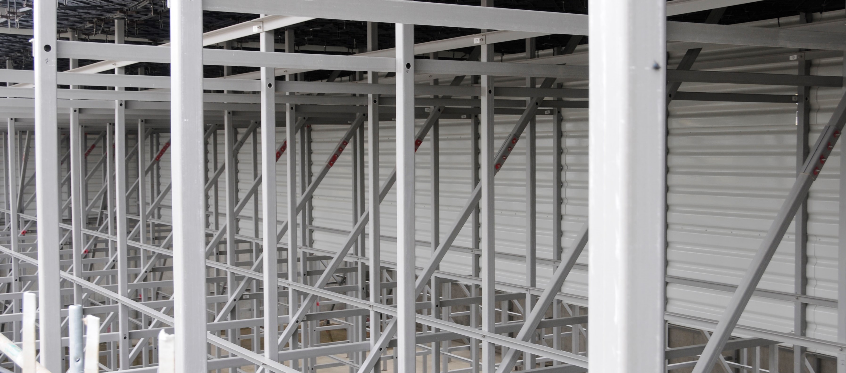 Profilkonstruktion in einem Kühlturm in Swanbank, einem Industriegebiet in Queensland, Australien, 200 t